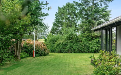 Juditha - 400M from the Sea: Blau, Strauch, Hütte, Ground, Garten, Estate, Schatten, Landscaping, Bauernhaus, Eco Hotel