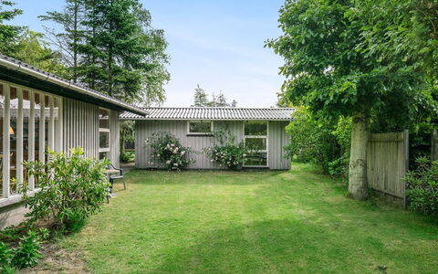 Juditha - 400M from the Sea: Blau, Strauch, Hütte, Ground, Garten, Estate, Schatten, Landscaping, Bauernhaus, Eco Hotel