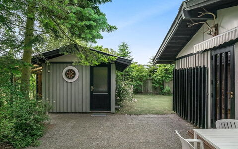 Juditha - 400M from the Sea: Blau, Strauch, Hütte, Ground, Garten, Estate, Schatten, Landscaping, Bauernhaus, Eco Hotel