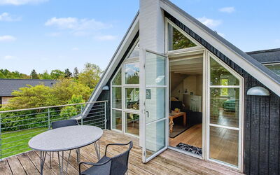 Gullan - 75M from the Sea