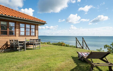 Botmar - 10M from the Sea: Möbel, Interior Design, Flooring, Holz, Fussboden, Decke, Holzboden, Stuhl, Tabelle, Beleuchtung