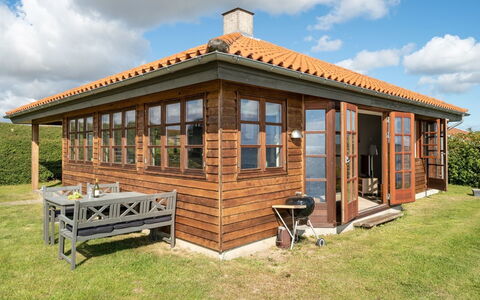 Botmar - 10M from the Sea: Möbel, Interior Design, Flooring, Holz, Fussboden, Decke, Holzboden, Stuhl, Tabelle, Beleuchtung