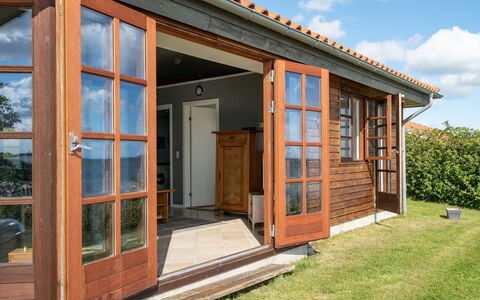 Botmar - 10M from the Sea: Möbel, Interior Design, Flooring, Holz, Fussboden, Decke, Holzboden, Stuhl, Tabelle, Beleuchtung
