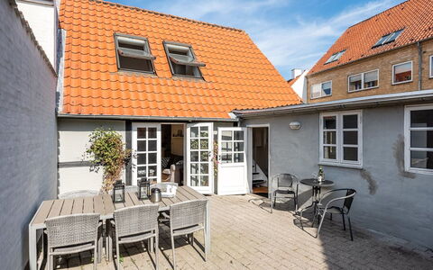 Zezilie - 500M from the Sea: Wohngebiet, Dach, Vorort, Auffahrt, Estate, Kamin