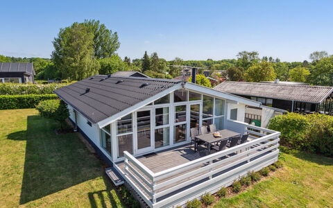 Wrange - 150M from the Sea: Dach, Haus, Grundstueck, Zuhause, Hütte, Estate, Gartenbauten, Schatten, Blockhaus, Landscaping