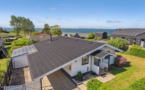 Wrange - 150M from the Sea: Dach, Haus, Grundstueck, Zuhause, Hütte, Estate, Gartenbauten, Schatten, Blockhaus, Landscaping