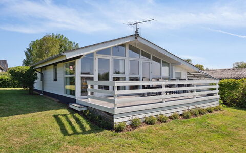 Wrange - 150M from the Sea: Dach, Haus, Grundstueck, Zuhause, Hütte, Estate, Gartenbauten, Schatten, Blockhaus, Landscaping