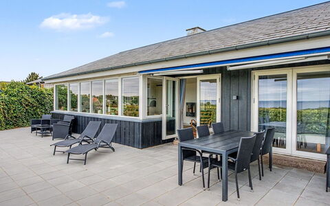 Annalia - 50M from the Sea: Holz, Garten, Hinterhof, Grundstueck, Zuhause, Dach, Schatten, Deck, Hartholz, Garten