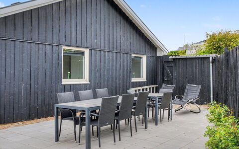 Annalia - 50M from the Sea: Holz, Garten, Hinterhof, Grundstueck, Zuhause, Dach, Schatten, Deck, Hartholz, Garten