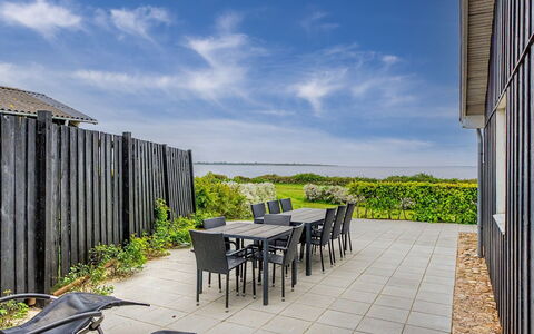 Annalia - 50M from the Sea: Holz, Garten, Hinterhof, Grundstueck, Zuhause, Dach, Schatten, Deck, Hartholz, Garten