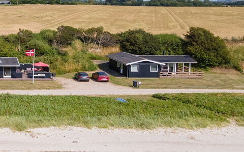 Bertold - 20M from the Sea: Blau, Strauch, Hütte, Ground, Garten, Estate, Schatten, Landscaping, Bauernhaus, Eco Hotel