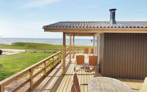 Bertold - 20M from the Sea: Blau, Strauch, Hütte, Ground, Garten, Estate, Schatten, Landscaping, Bauernhaus, Eco Hotel