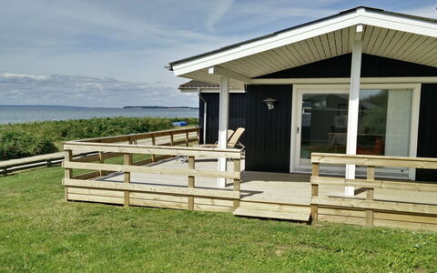 Bertold - 20M from the Sea: Blau, Strauch, Hütte, Ground, Garten, Estate, Schatten, Landscaping, Bauernhaus, Eco Hotel