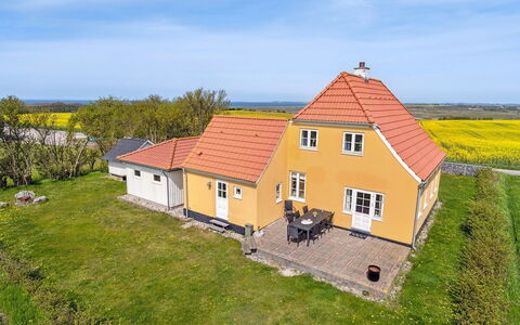 Store - 700M from the Sea: Möbel, Interior Design, Flooring, Holz, Fussboden, Decke, Holzboden, Stuhl, Tabelle, Beleuchtung