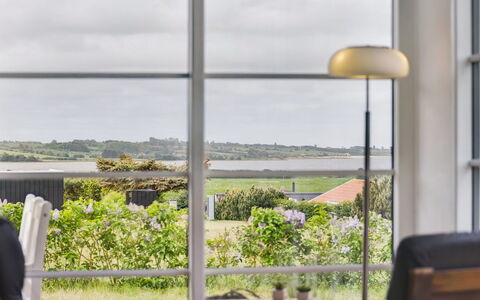 Ginnie - 300M from the Sea: Blau, Strauch, Hütte, Ground, Garten, Estate, Schatten, Landscaping, Bauernhaus, Eco Hotel