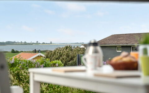 Ginnie - 300M from the Sea: Blau, Strauch, Hütte, Ground, Garten, Estate, Schatten, Landscaping, Bauernhaus, Eco Hotel