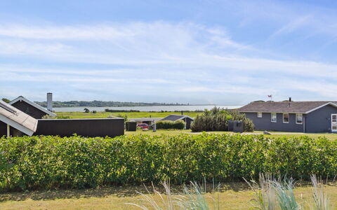 Ginnie - 300M from the Sea: Blau, Strauch, Hütte, Ground, Garten, Estate, Schatten, Landscaping, Bauernhaus, Eco Hotel