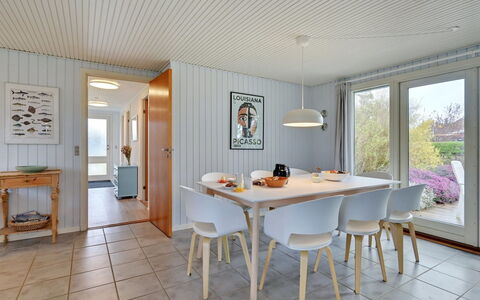 Alrich - 500M from the Sea: Möbel, Interior Design, Flooring, Holz, Decke, Fussboden, Stuhl, Tabelle, Küche & Esszimmer Tisch, Esszimmer