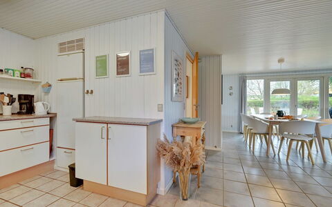 Alrich - 500M from the Sea: Flooring, Interior Design, Holz, Fussboden, Decke, Möbel, Küche, Countertop, Zimmer, Holzboden