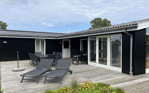 Alrich - 500M from the Sea: Hütte, Zuhause, Haus, Dach, Veranda, Estate, Abstellgleis, Gartenbauten, Bauernhaus, Garten
