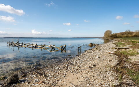 Loella - 35M from the Sea: Dach, Haus, Zuhause, Hütte, Tür, Abstellgleis, Deck, Veranda, Planke, Hartholz