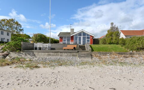 Keti - 5M from the Sea: Blau, Strauch, Hütte, Ground, Garten, Estate, Schatten, Landscaping, Bauernhaus, Eco Hotel