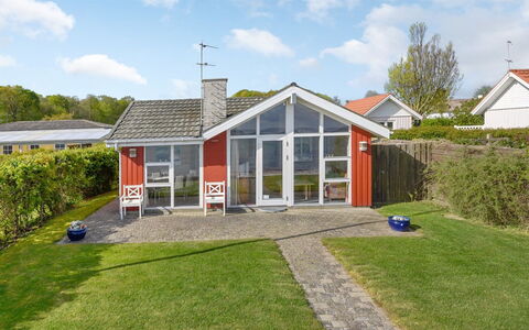 Keti - 5M from the Sea: Blau, Strauch, Hütte, Ground, Garten, Estate, Schatten, Landscaping, Bauernhaus, Eco Hotel