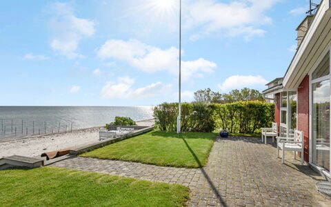 Keti - 5M from the Sea: Blau, Strauch, Hütte, Ground, Garten, Estate, Schatten, Landscaping, Bauernhaus, Eco Hotel