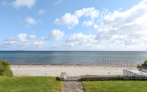 Keti - 5M from the Sea: Blau, Strauch, Hütte, Ground, Garten, Estate, Schatten, Landscaping, Bauernhaus, Eco Hotel