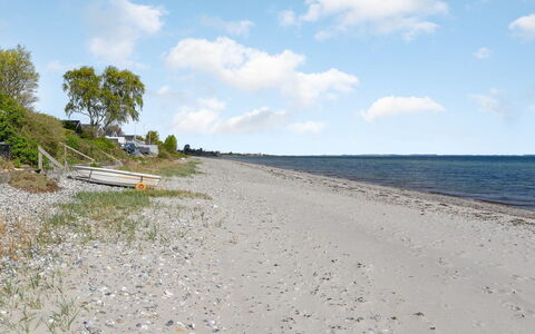 Keti - 5M from the Sea: Blau, Strauch, Hütte, Ground, Garten, Estate, Schatten, Landscaping, Bauernhaus, Eco Hotel