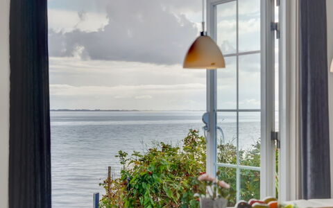 Tana - 5M from the Sea: Blau, Strauch, Hütte, Ground, Garten, Estate, Schatten, Landscaping, Bauernhaus, Eco Hotel