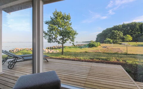Sasser - 10M from the Sea: Blau, Strauch, Hütte, Ground, Garten, Estate, Schatten, Landscaping, Bauernhaus, Eco Hotel
