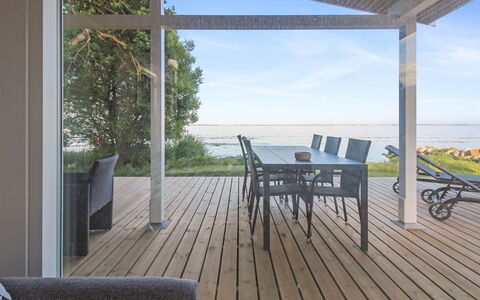 Sasser - 10M from the Sea: Blau, Strauch, Hütte, Ground, Garten, Estate, Schatten, Landscaping, Bauernhaus, Eco Hotel