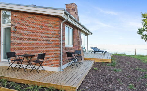 Sasser - 10M from the Sea: Blau, Strauch, Hütte, Ground, Garten, Estate, Schatten, Landscaping, Bauernhaus, Eco Hotel