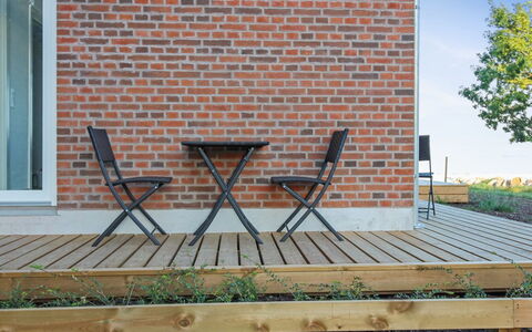 Sasser - 10M from the Sea: Blau, Strauch, Hütte, Ground, Garten, Estate, Schatten, Landscaping, Bauernhaus, Eco Hotel