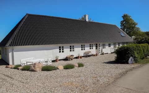 Harre - 300M from the Sea: Möbel, Interior Design, Flooring, Holz, Fussboden, Decke, Holzboden, Stuhl, Tabelle, Beleuchtung