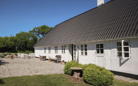 Harre - 300M from the Sea: Möbel, Interior Design, Flooring, Holz, Fussboden, Decke, Holzboden, Stuhl, Tabelle, Beleuchtung