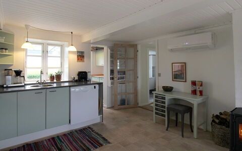 Harre - 300M from the Sea: Möbel, Interior Design, Flooring, Fussboden, Cabinetry, Decke, Küche, Holz, Light Fixture, Zimmer