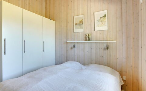 Maira - 150M from the Sea: Holz, Flooring, Schlafzimmer, Fussboden, Decke, Interior Design, Bett, Bettdecke, Bedding, Zimmer