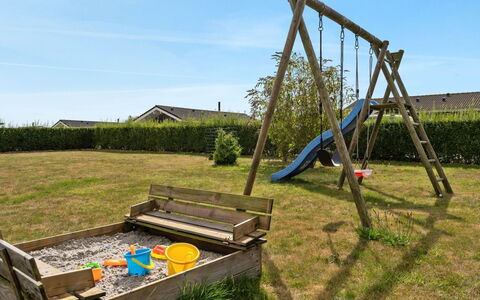 Stefanka - 600M from the Sea: Dach, Haus, Zuhause, Hütte, Tür, Abstellgleis, Deck, Veranda, Planke, Hartholz