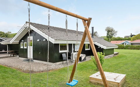 Tore - 200M from the Sea: Dach, Haus, Zuhause, Hütte, Abstellgleis, Estate, Auffahrt, Gartenbauten, Garten, Schuppen