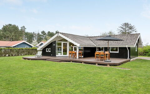 Tore - 200M from the Sea: Dach, Haus, Zuhause, Hütte, Abstellgleis, Estate, Auffahrt, Gartenbauten, Garten, Schuppen