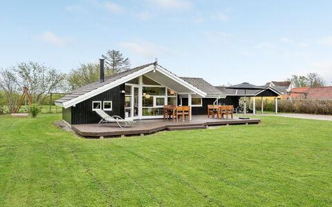 Tore - 200M from the Sea: Dach, Haus, Zuhause, Hütte, Abstellgleis, Estate, Auffahrt, Gartenbauten, Garten, Schuppen