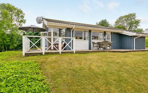 Sisko - 600M from the Sea: Zuhause, Dach, Hütte, Veranda, Estate, Abstellgleis, Schatten, Gartenbauten, Bauernhaus