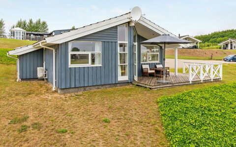 Sisko - 600M from the Sea: Zuhause, Hütte, Haus, Dach, Estate, Abstellgleis, Veranda, Bauernhaus, Gartenbauten, Garten