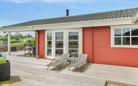 Anneli - 600M from the Sea: Dach, Haus, Zuhause, Hütte, Tür, Abstellgleis, Deck, Veranda, Planke, Hartholz