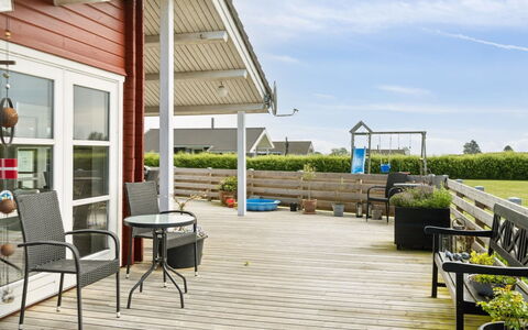 Anneli - 600M from the Sea: Dach, Haus, Zuhause, Hütte, Tür, Abstellgleis, Deck, Veranda, Planke, Hartholz