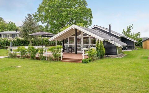 Flicka - 275M from the Sea: Hütte, Zuhause, Haus, Dach, Veranda, Estate, Abstellgleis, Gartenbauten, Bauernhaus, Garten