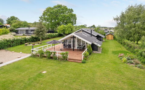 Flicka - 275M from the Sea: Hütte, Zuhause, Haus, Dach, Veranda, Estate, Abstellgleis, Gartenbauten, Bauernhaus, Garten