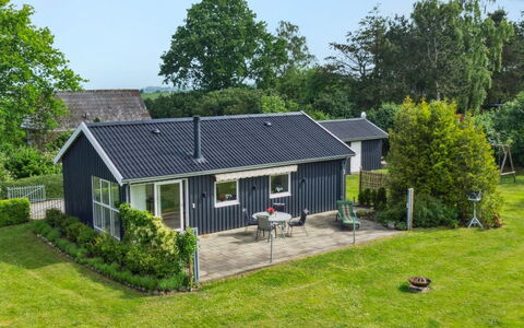 Locan - 1.2Km from the Sea: Dach, Haus, Zuhause, Hütte, Abstellgleis, Estate, Auffahrt, Gartenbauten, Garten, Schuppen